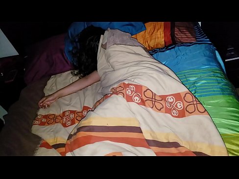 ❤️ Stepson jgħajjar lill-mara żagħżugħa tiegħu waqt li torqod. ❤️ Porno lilna ❌️❤